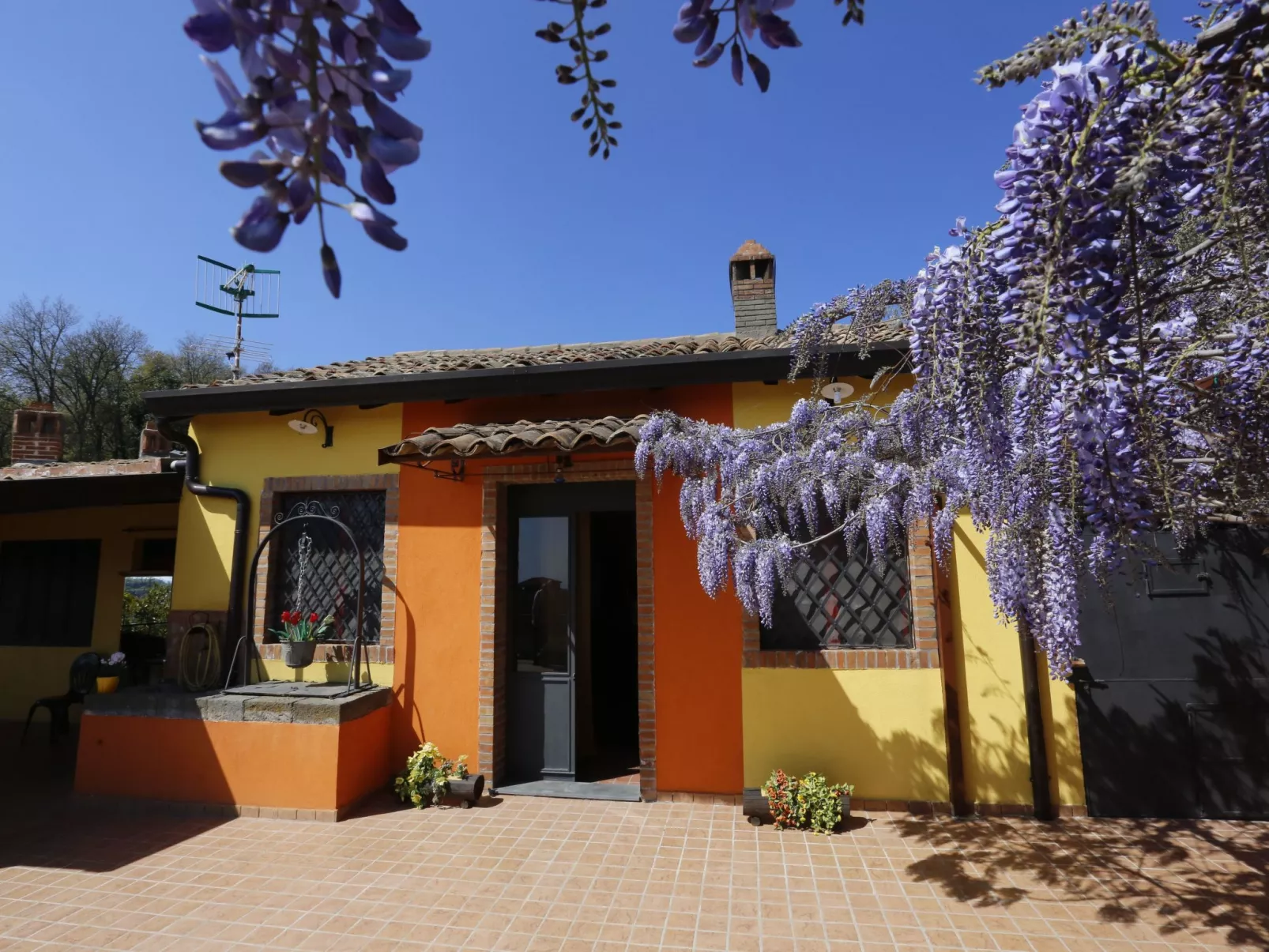 Cottage mit Whirlpool-Buiten