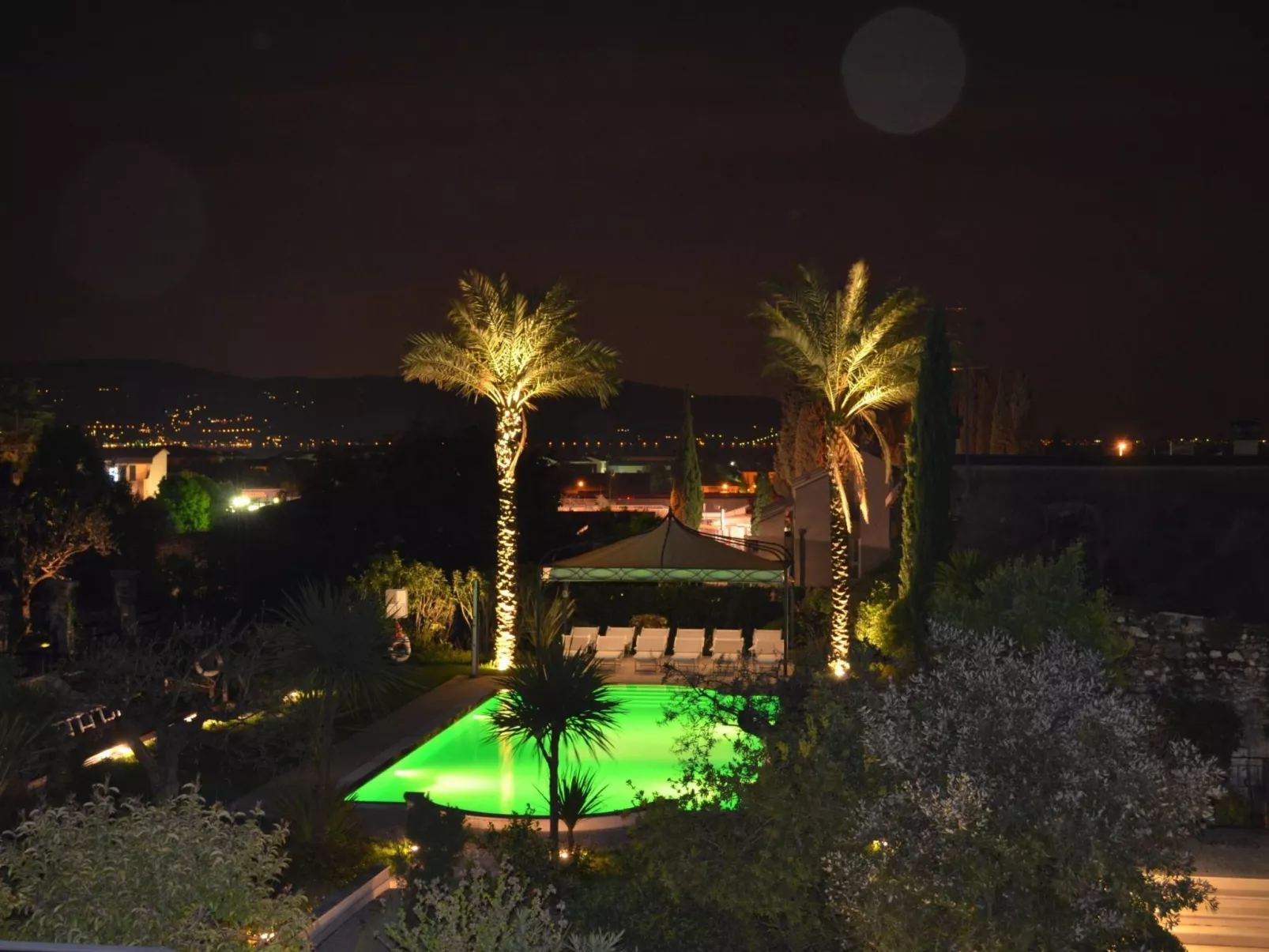 Stilvolle Wohnung in Toscolano Maderno-Buiten