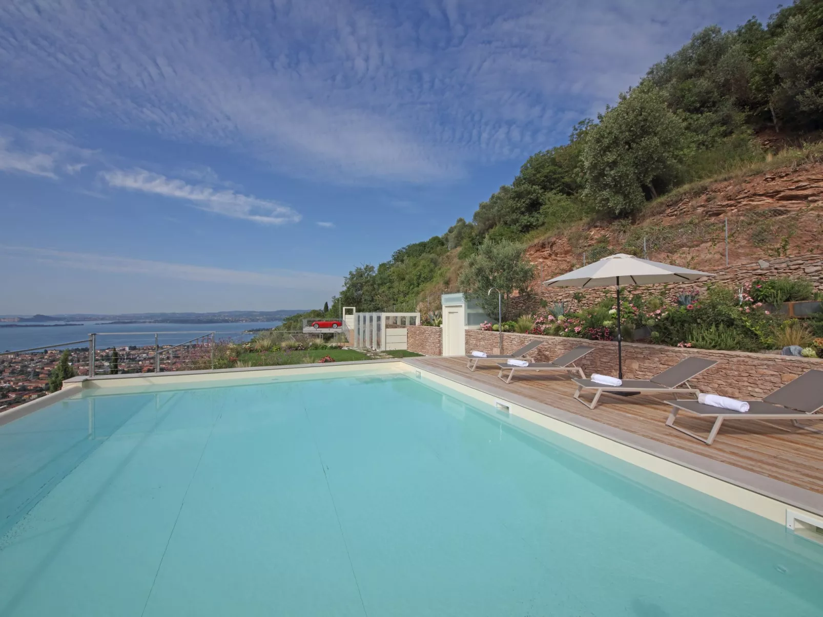 Exklusive Villa Agave mit Seeblick und privatem Pool-Buiten