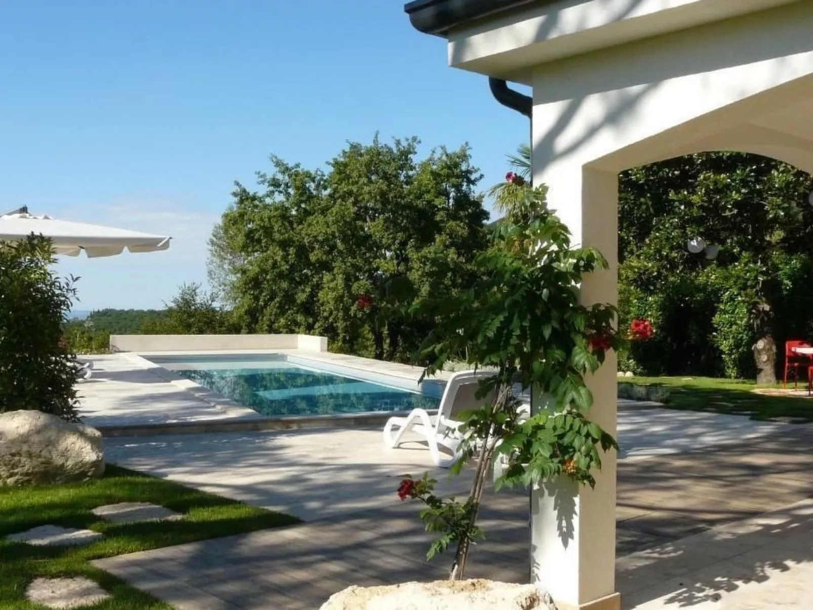 Villa am Gardasee mit großem Pool und Garten