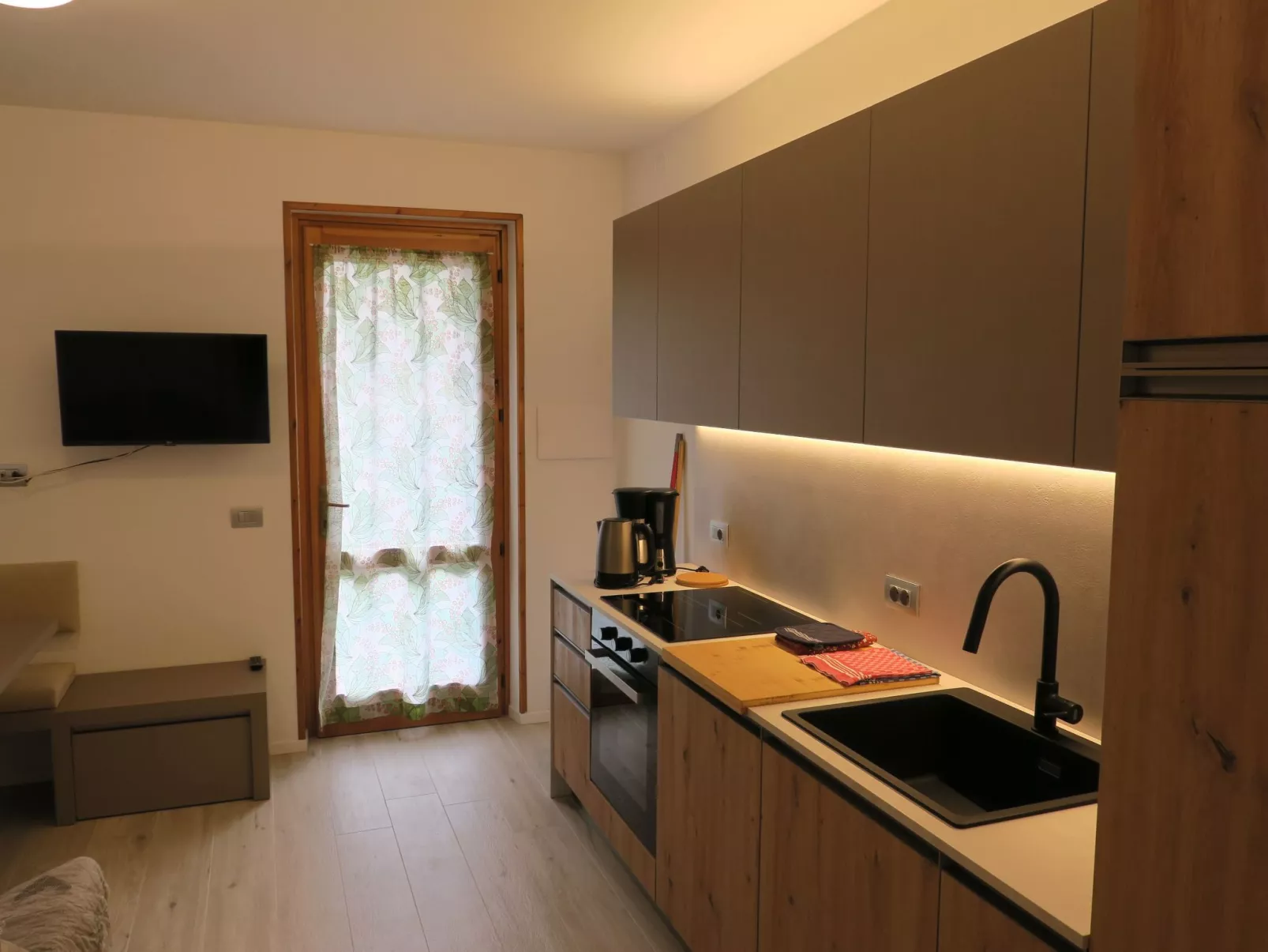 Erdgeschosswohnung mit möbliertem Garten-Binnen