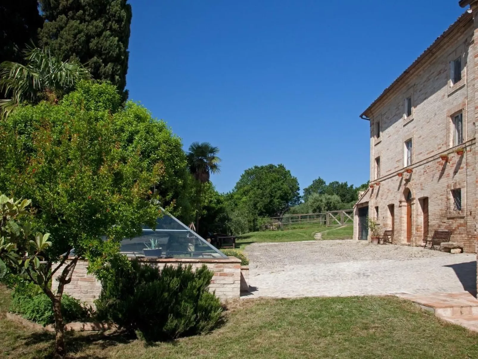 Blaue Wohnung-Buiten