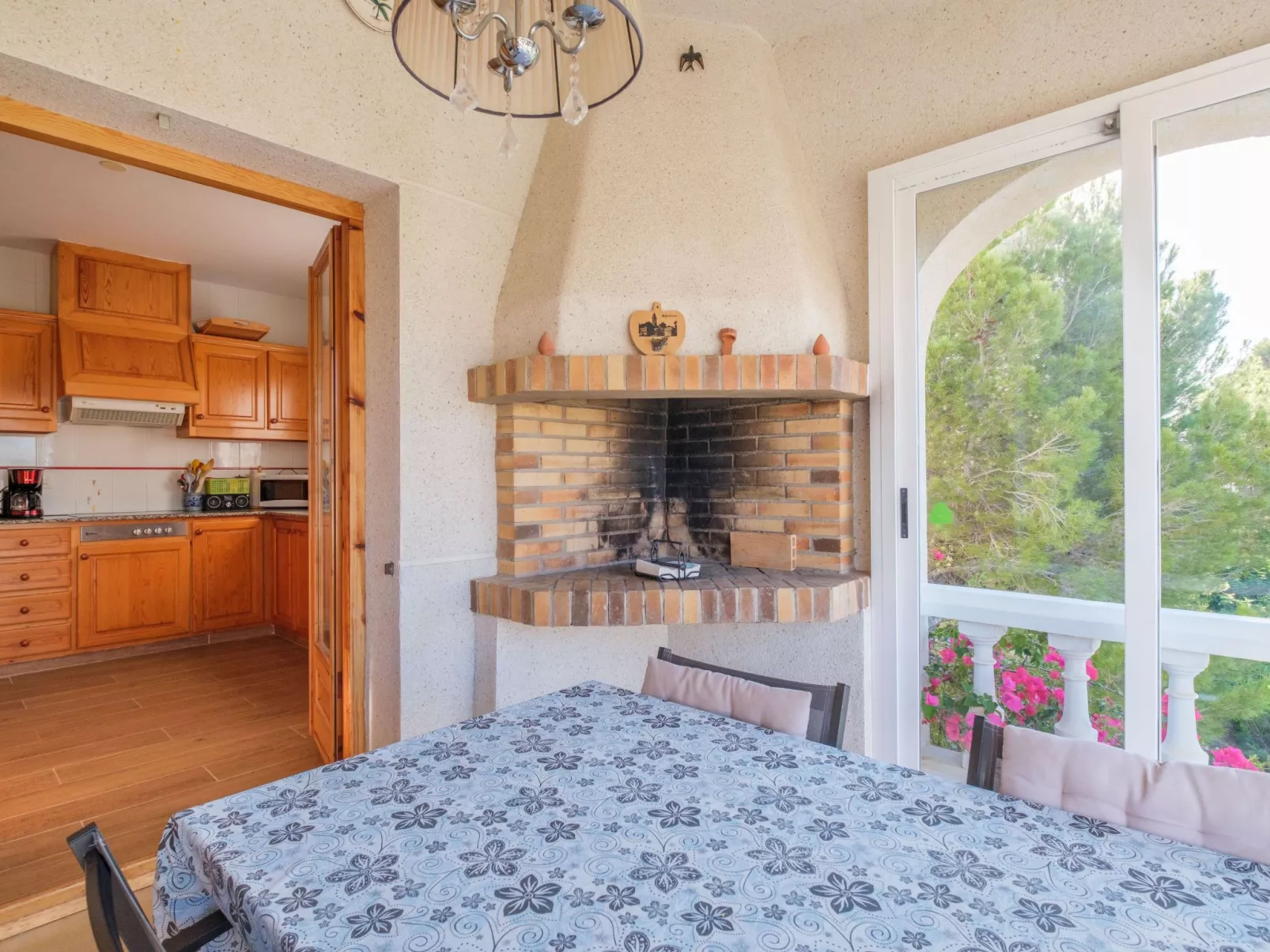 Imposante Ferienvilla mit großem Pool-Buiten