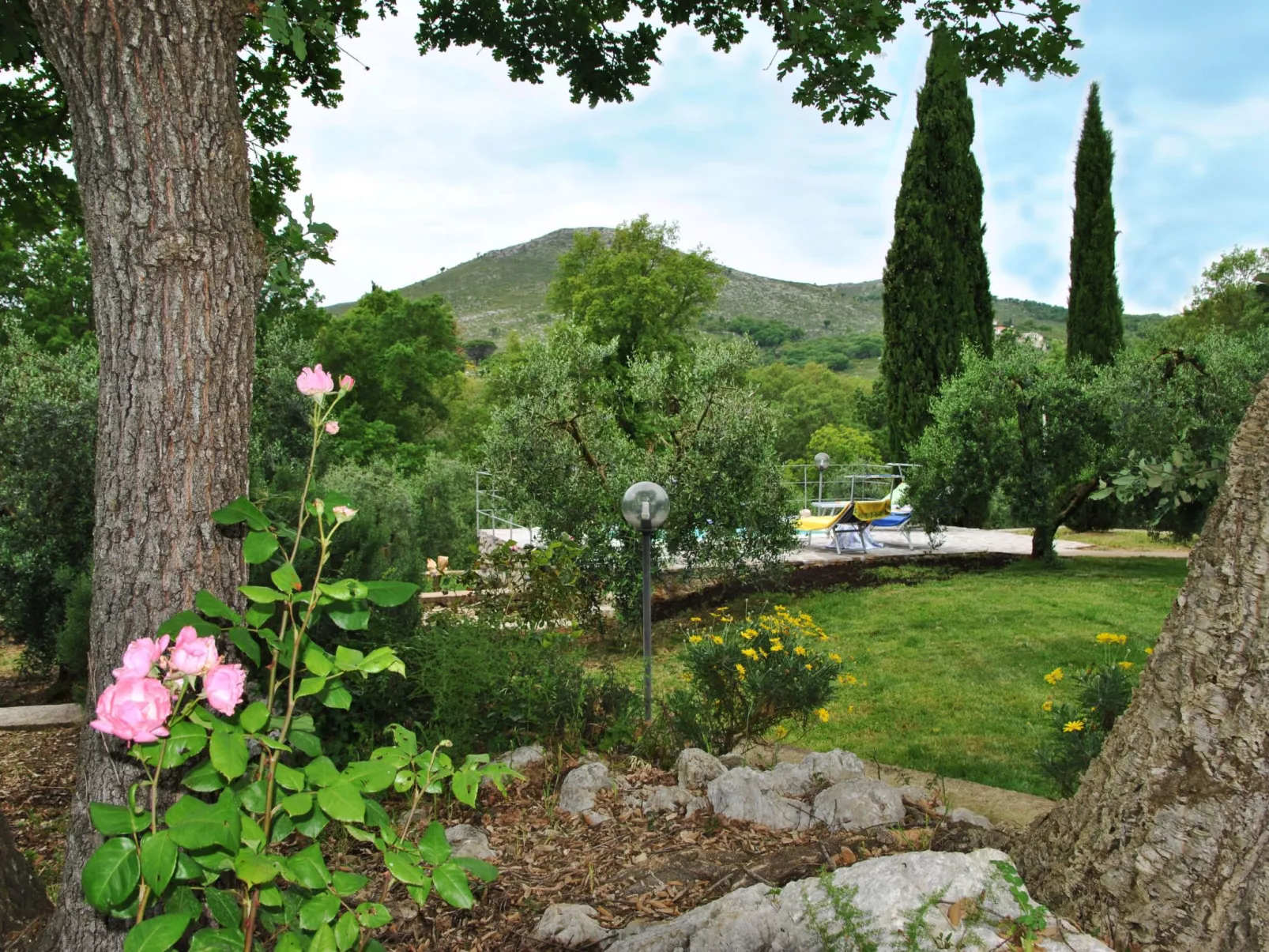 Rustikale Hütte-Buiten