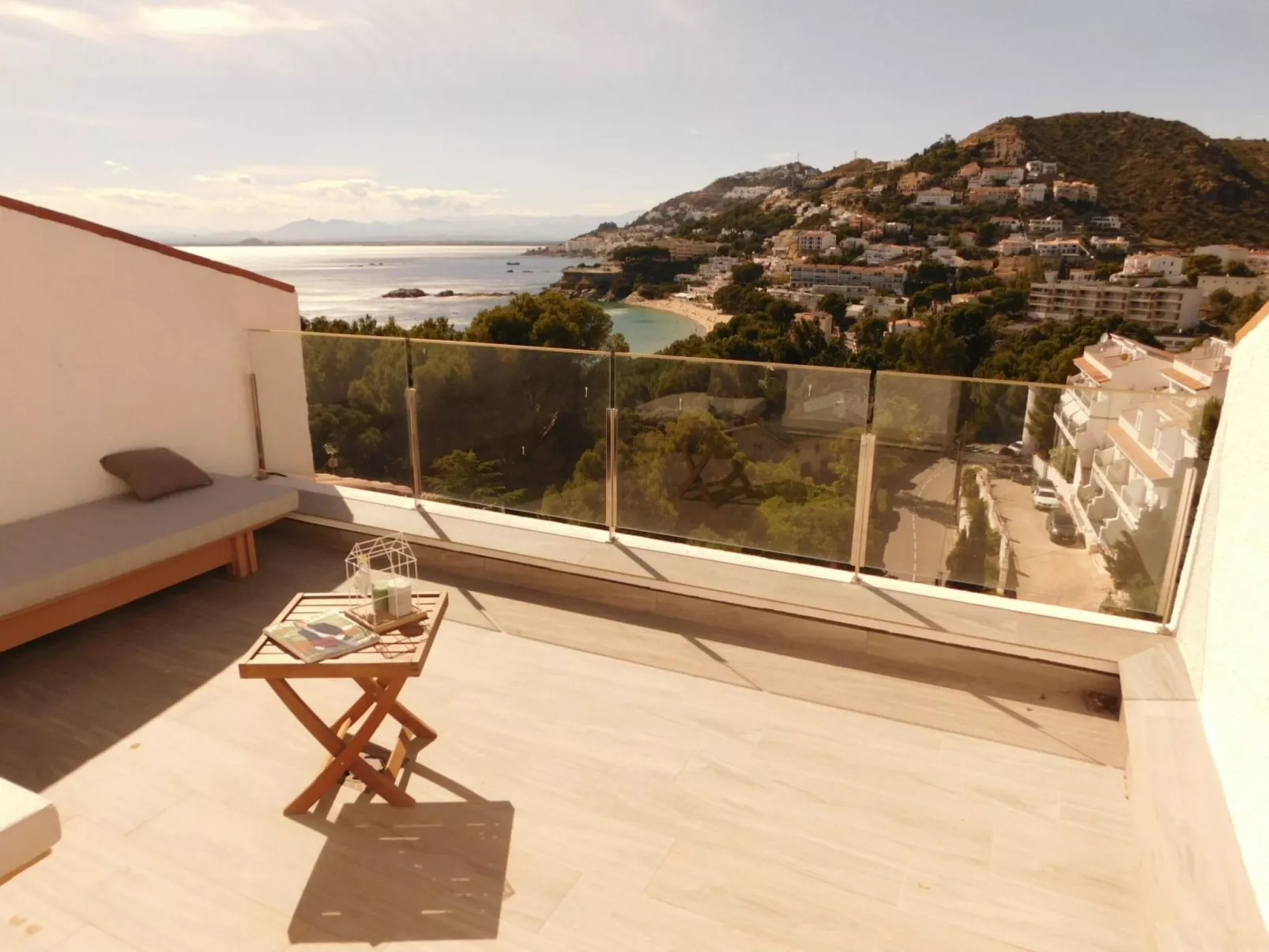 Renoviertes Ferienhaus in Roses mit Terrasse