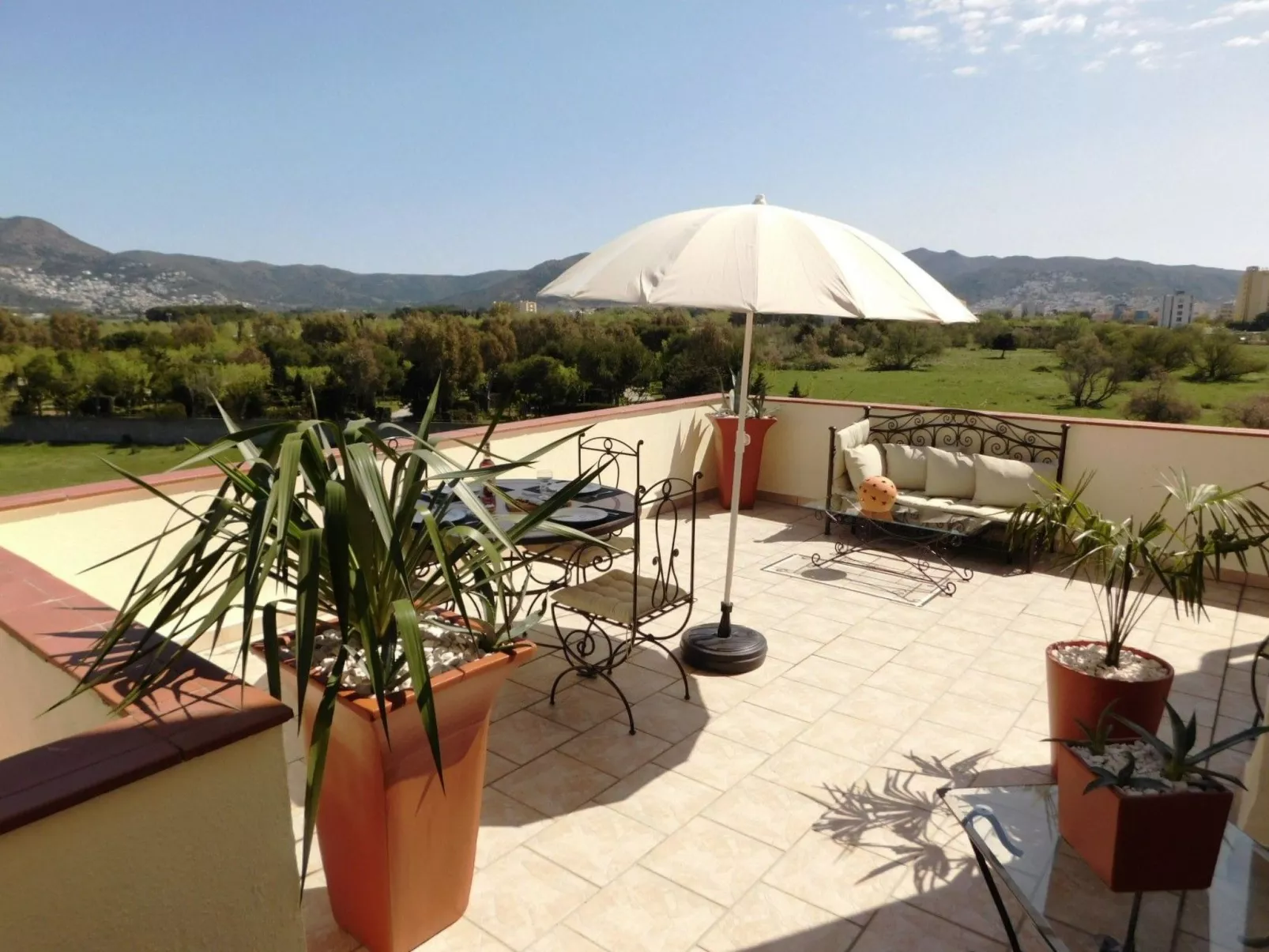 Wohnung in Roses mit Großer Terrasse-Buiten
