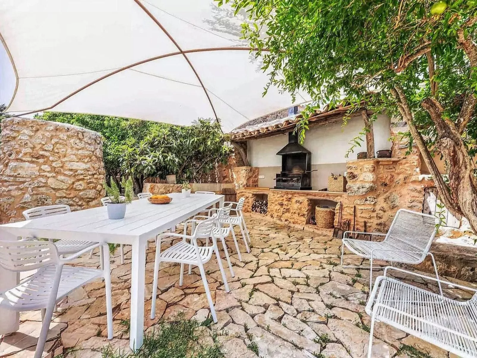 Luxuriöse Villa mit Pool und Klimaanlage für 8 Personen-Buiten