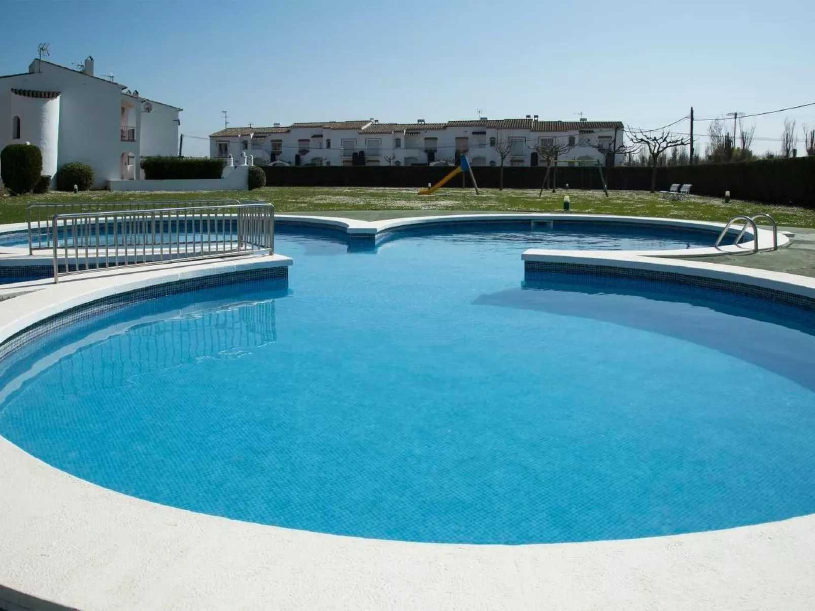 Casa Fluvià mit Gemeinschaftspool-Buiten