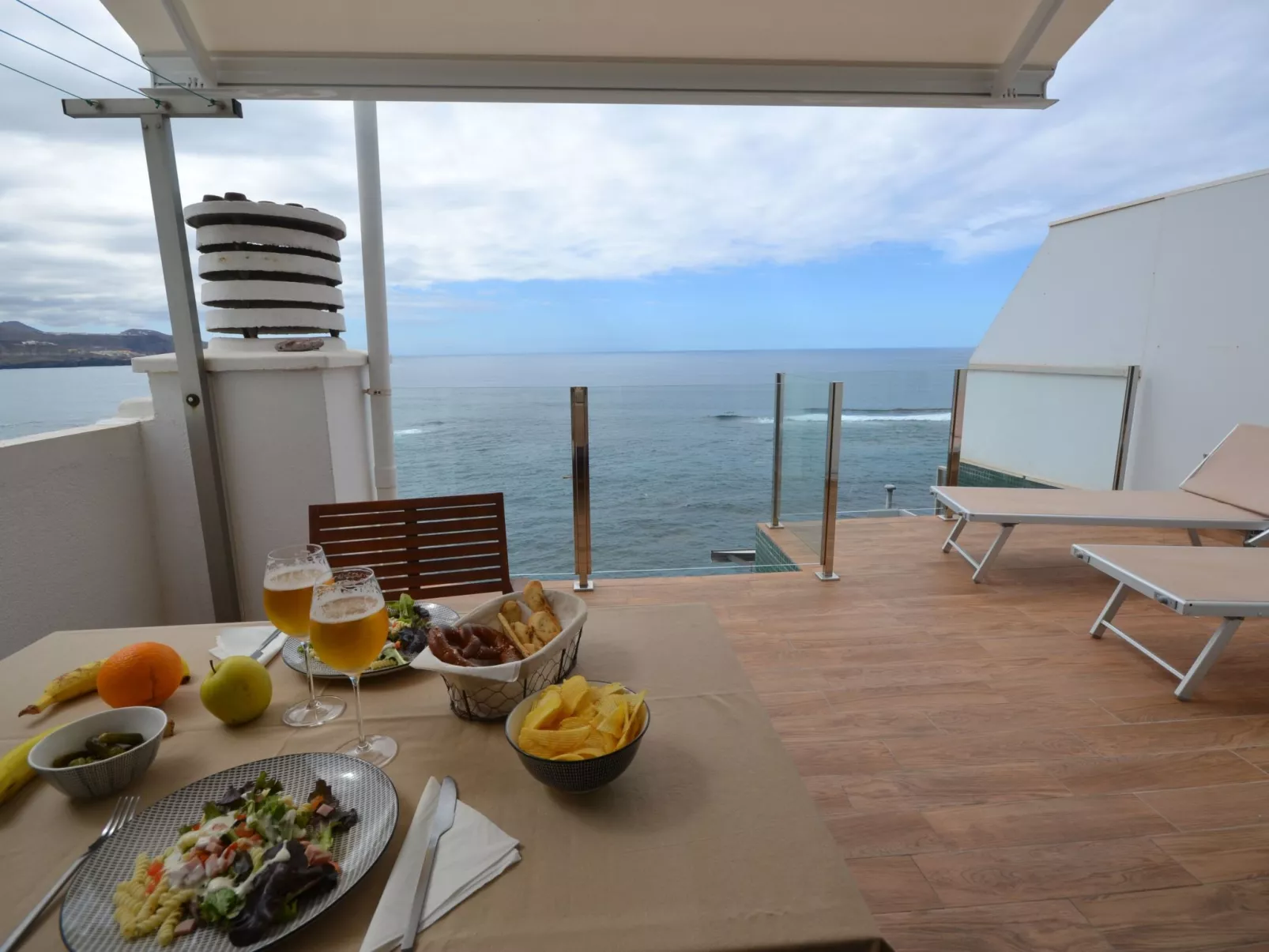 Wohnung mit privater Terrasse und Meerblick-Buiten