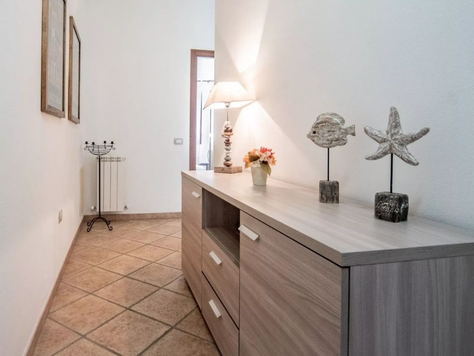 Schöne moderne Villa in privater Lage, umgeben von üppiger Natur-Image-tags.info