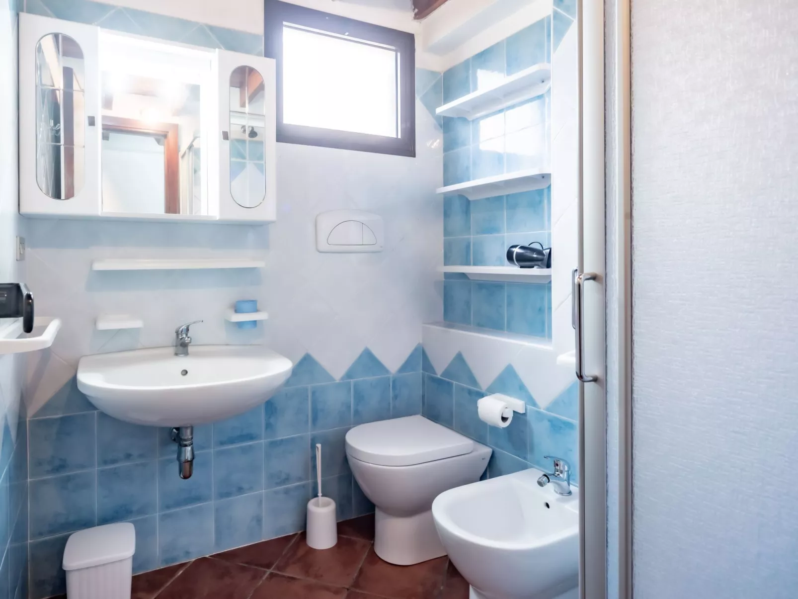 Gepflegtes Ferienhaus in Laufnähe zum Strand und mit gehobener Ausstattung-Binnen