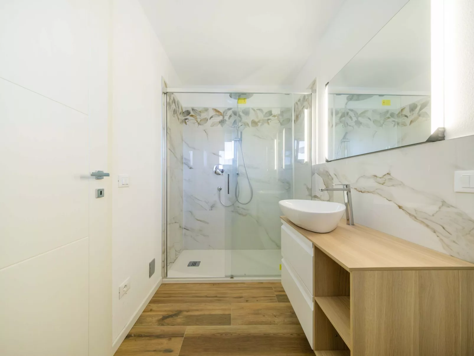 Privater Pool und herrlicher Seeblick-Binnen