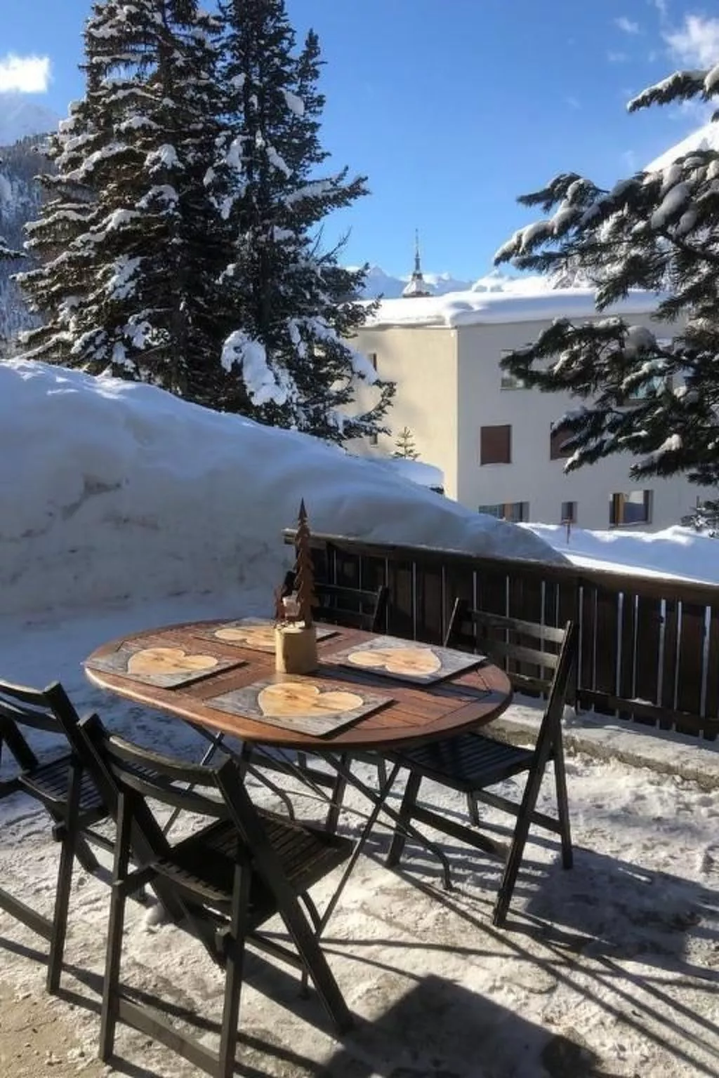 Chesa Andrea, EG-Buiten