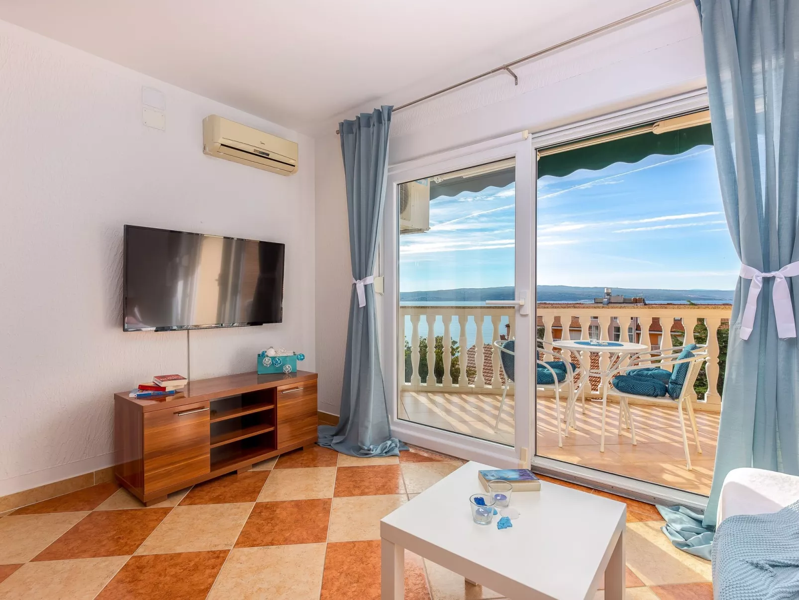 Wohnung mit Balkon und Meerblick