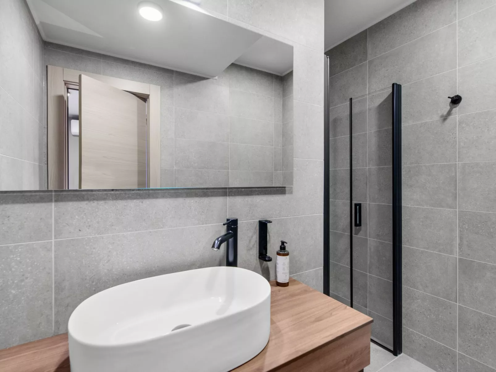 Villa Querchus Apartment 9 with private Pool-Binnen