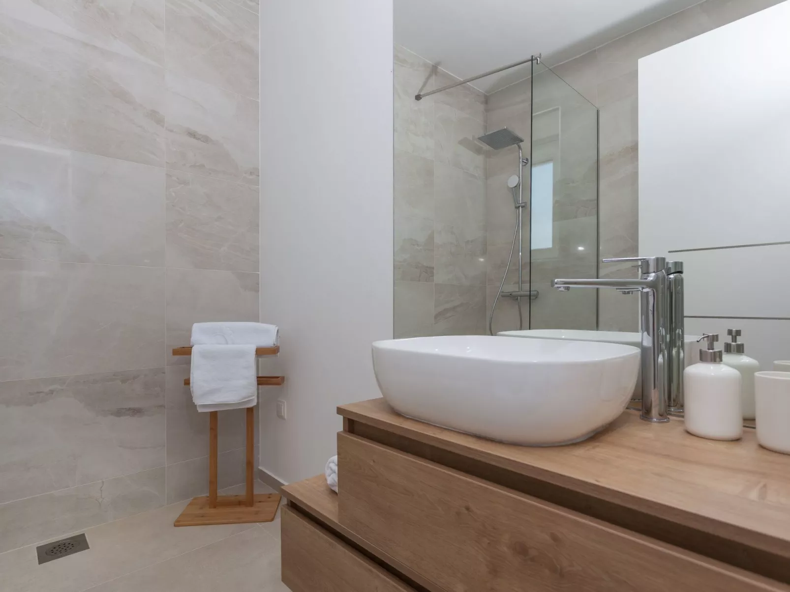 Wunderschöne Ferienvilla Lomari-Image-tags.info