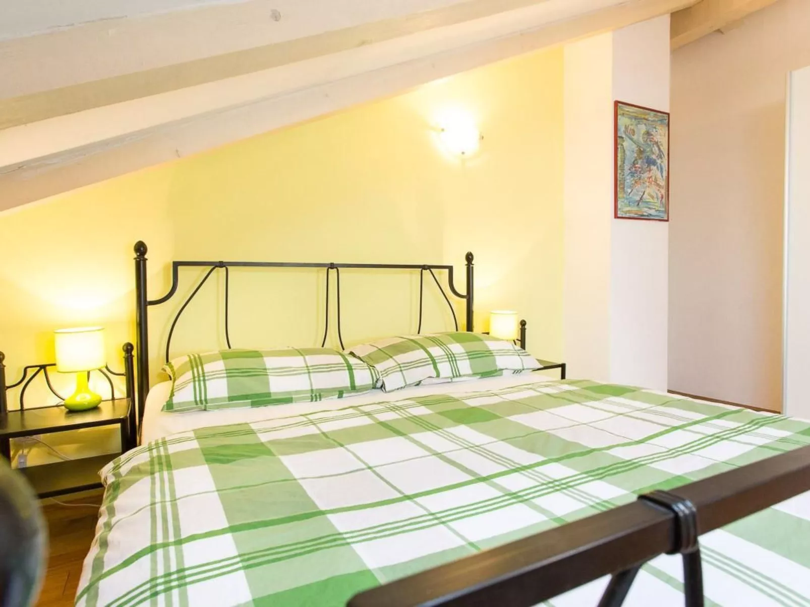 Haus mit modernem Interieur und einer alten Taverne - Image-tags.info