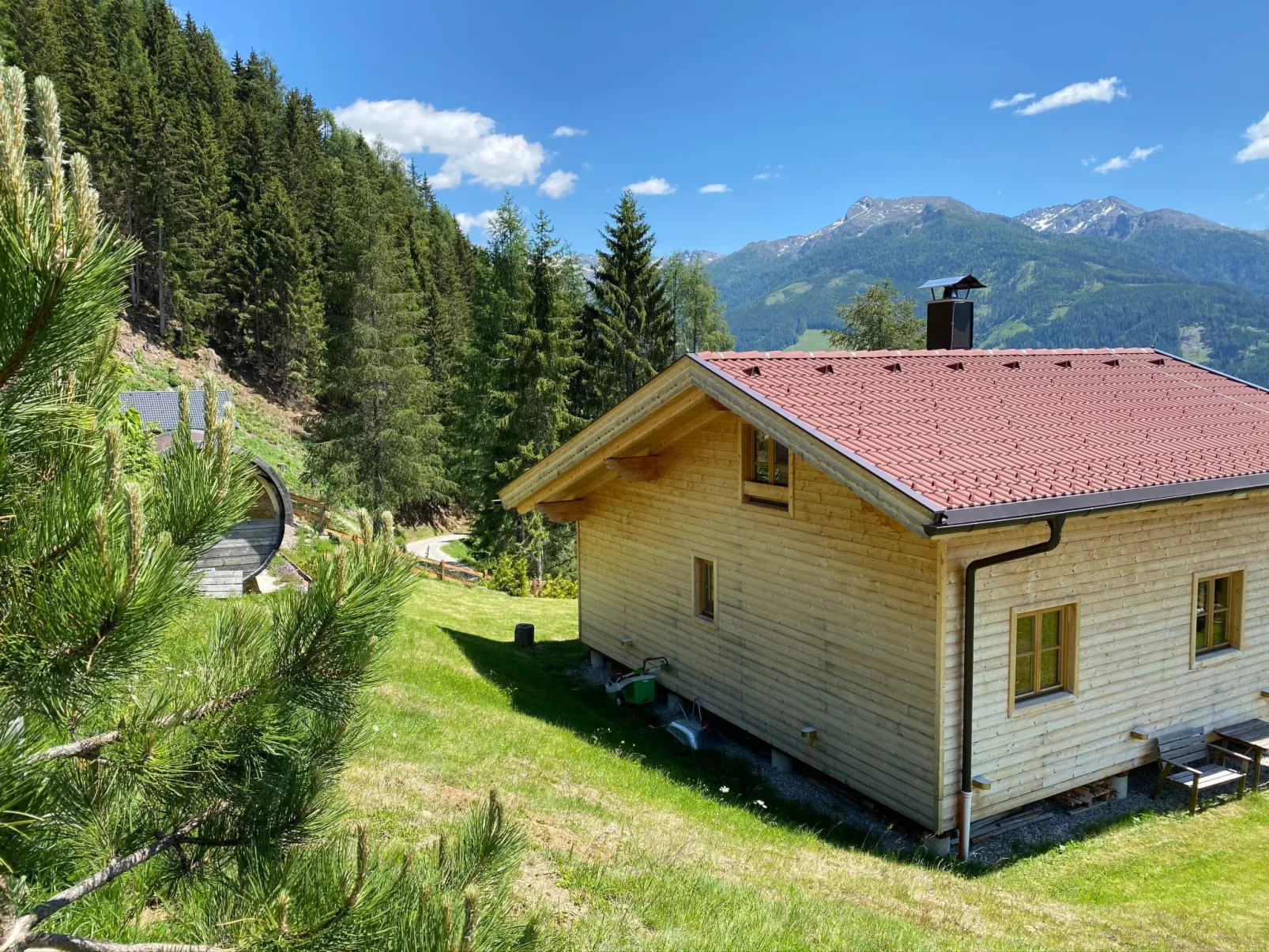 Berghütte mit Blick auf die Berge-Buiten