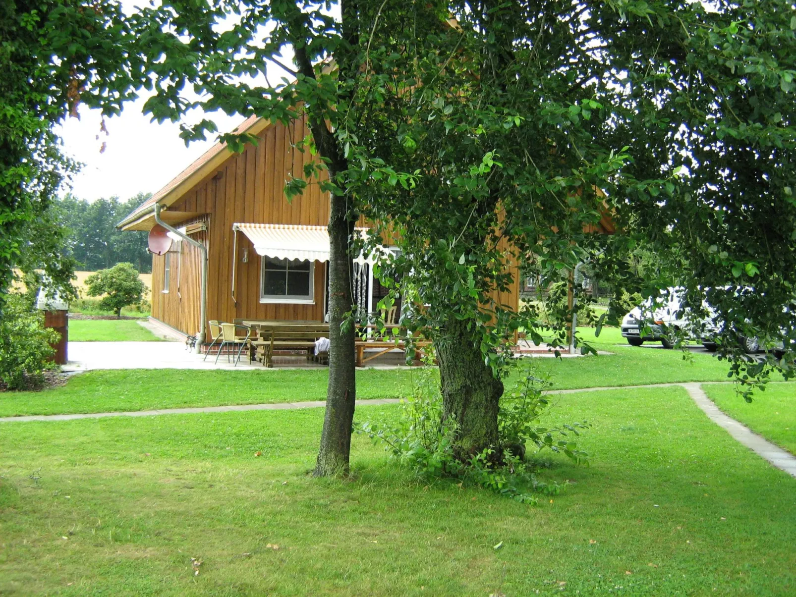 Für 16 Personen mit Terrasse-Buiten