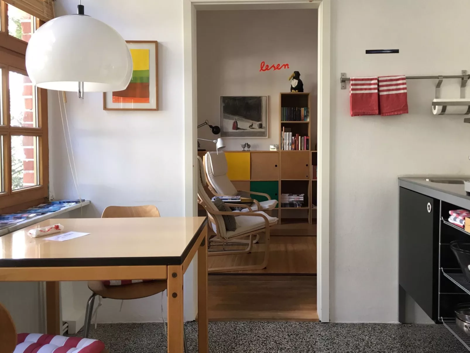 Zentrale Wohnung mit Klavier, Kunst und Design
