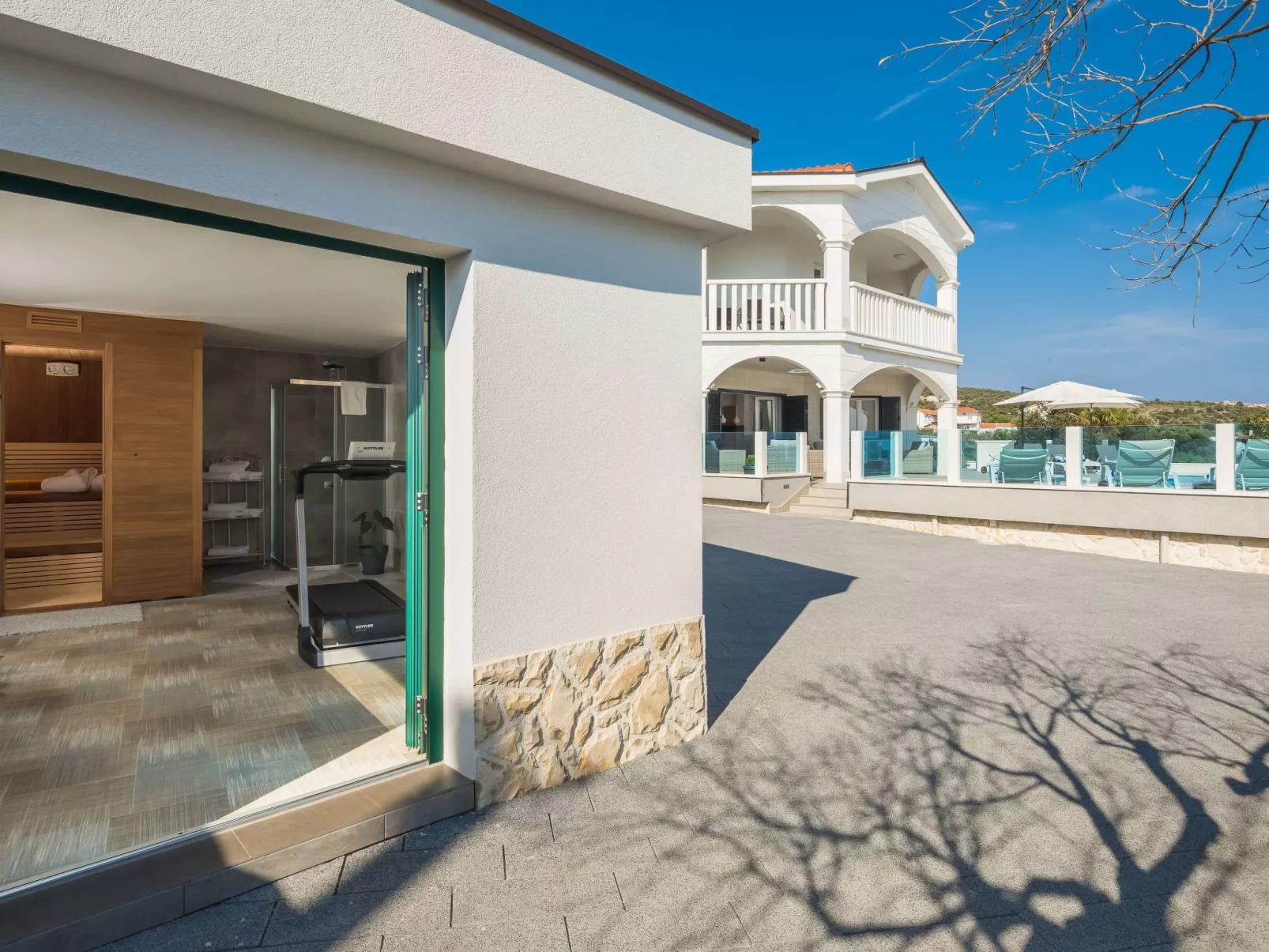 Charmante Villa Ivelja-Buiten