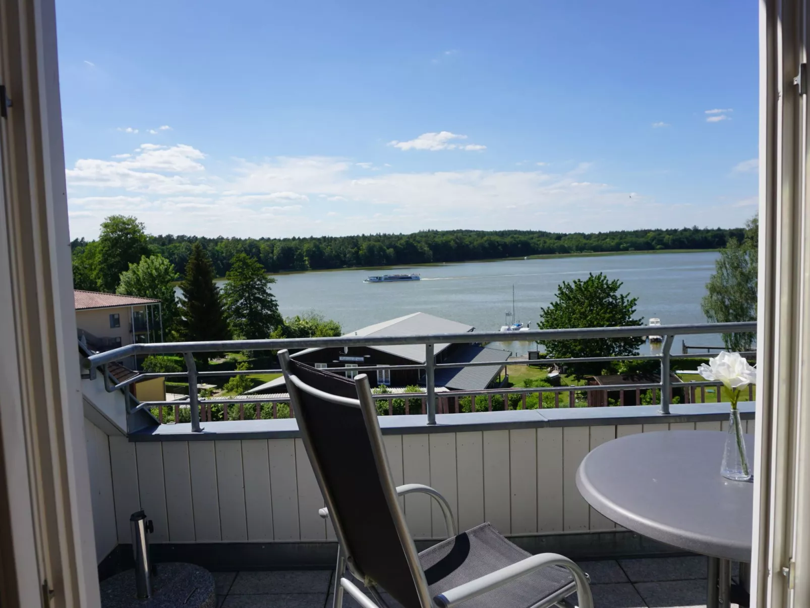 Apartmenthaus am See-Buiten