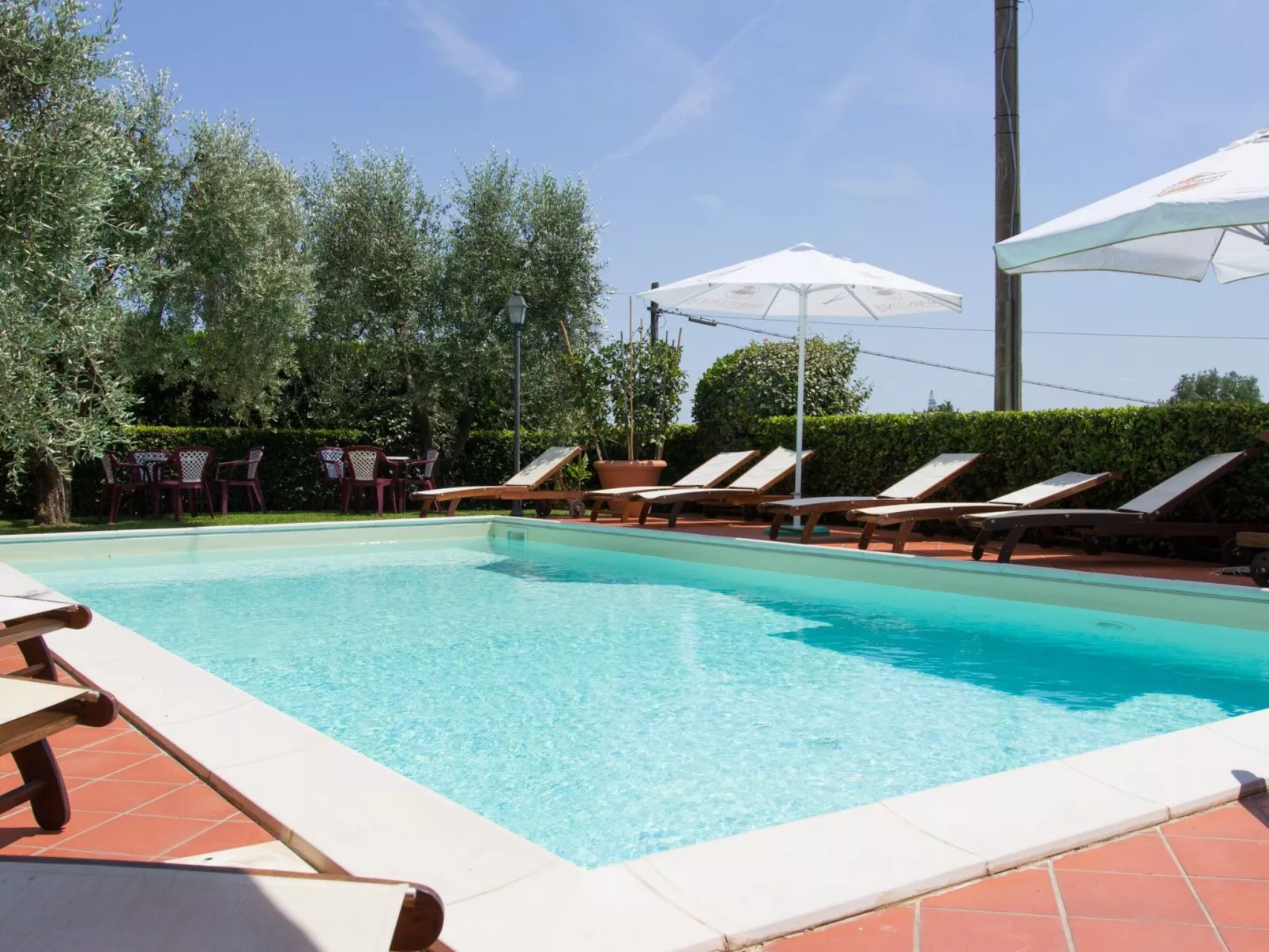 Wohnung mit Terrasse und Pool-Buiten