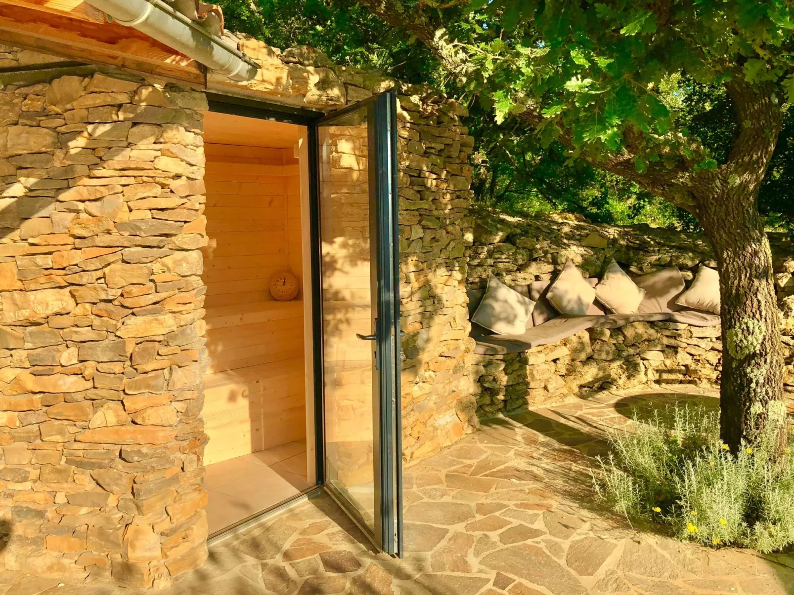 Privater Rückzugsort in den Bergen in Südfrankreich-Buiten