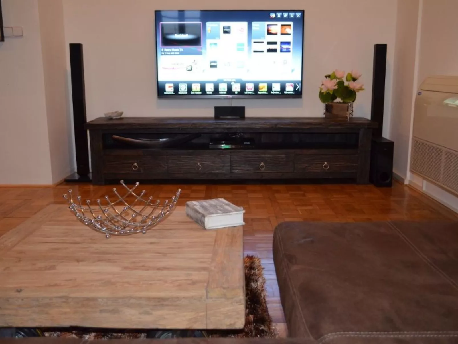 Apartment mit Waschmaschine und Geschirrspüler-Binnen