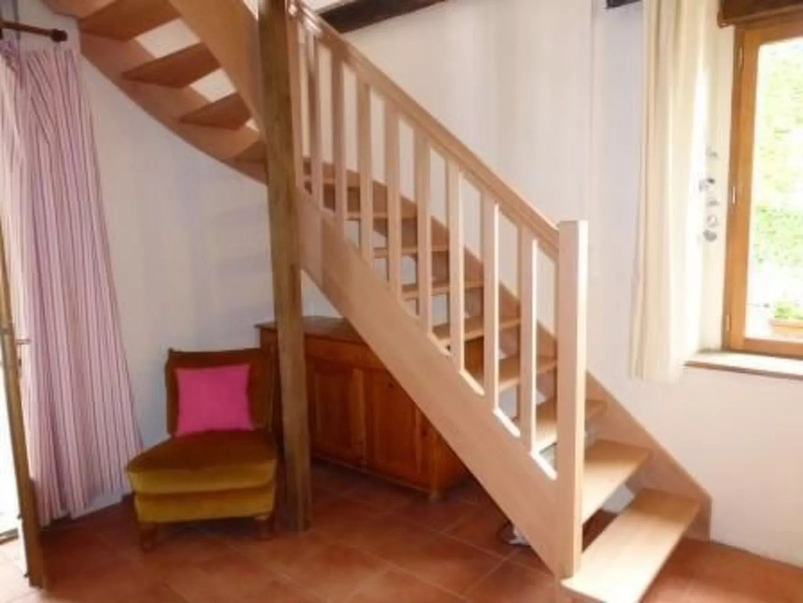 Gemütliches Steinhaus mit toller Sonnenterrasse inmitten von Feldern und Wiesen-Binnen