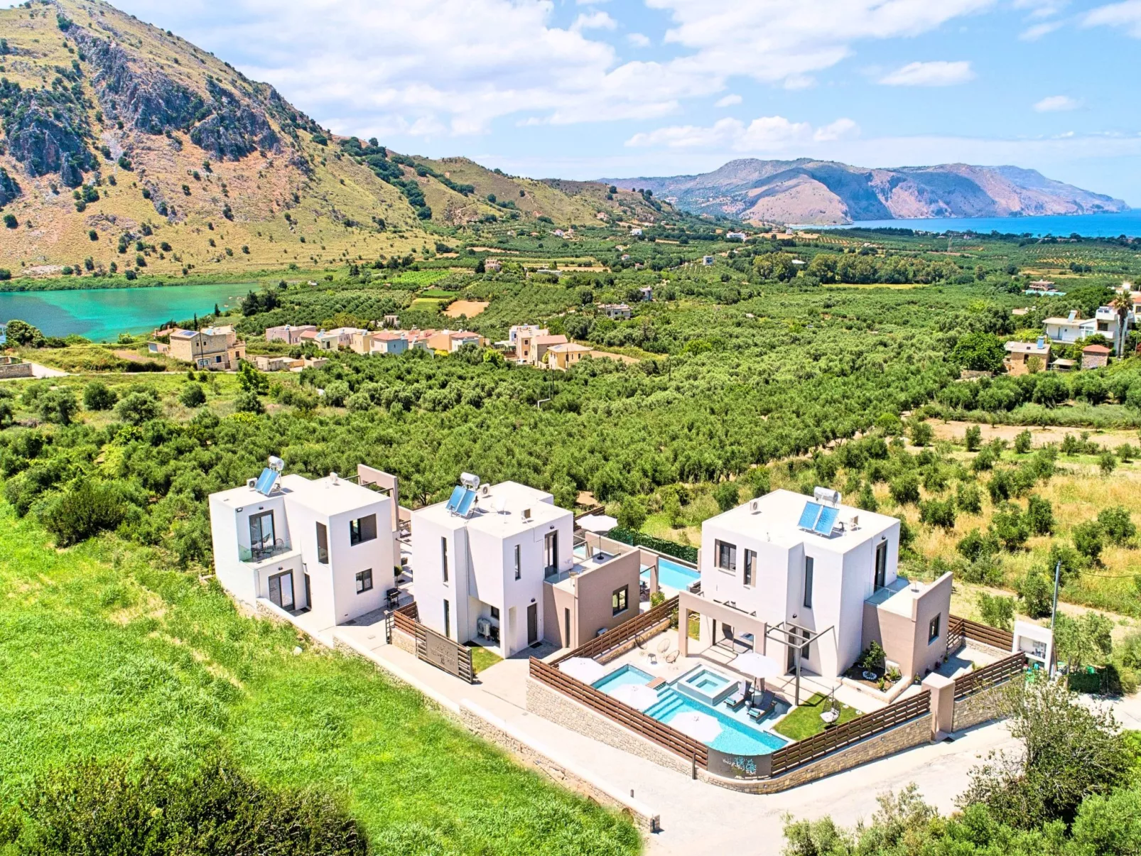 "Minaos8" mit privatem Pool-Buiten