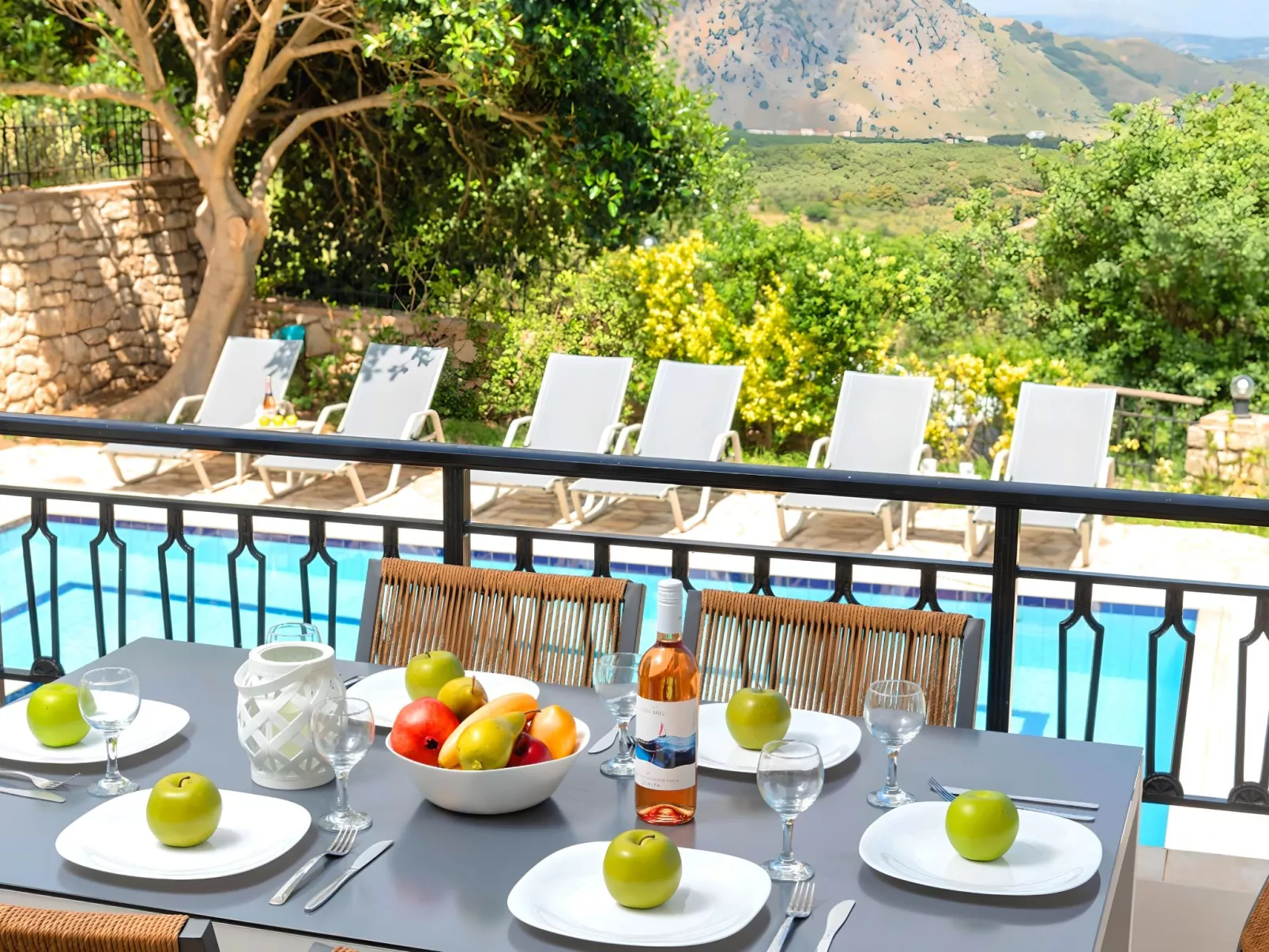 Nettes Ferienhaus in Georgioupoli mit Garten, Grill und Terrasse und Panoramabl-Buiten