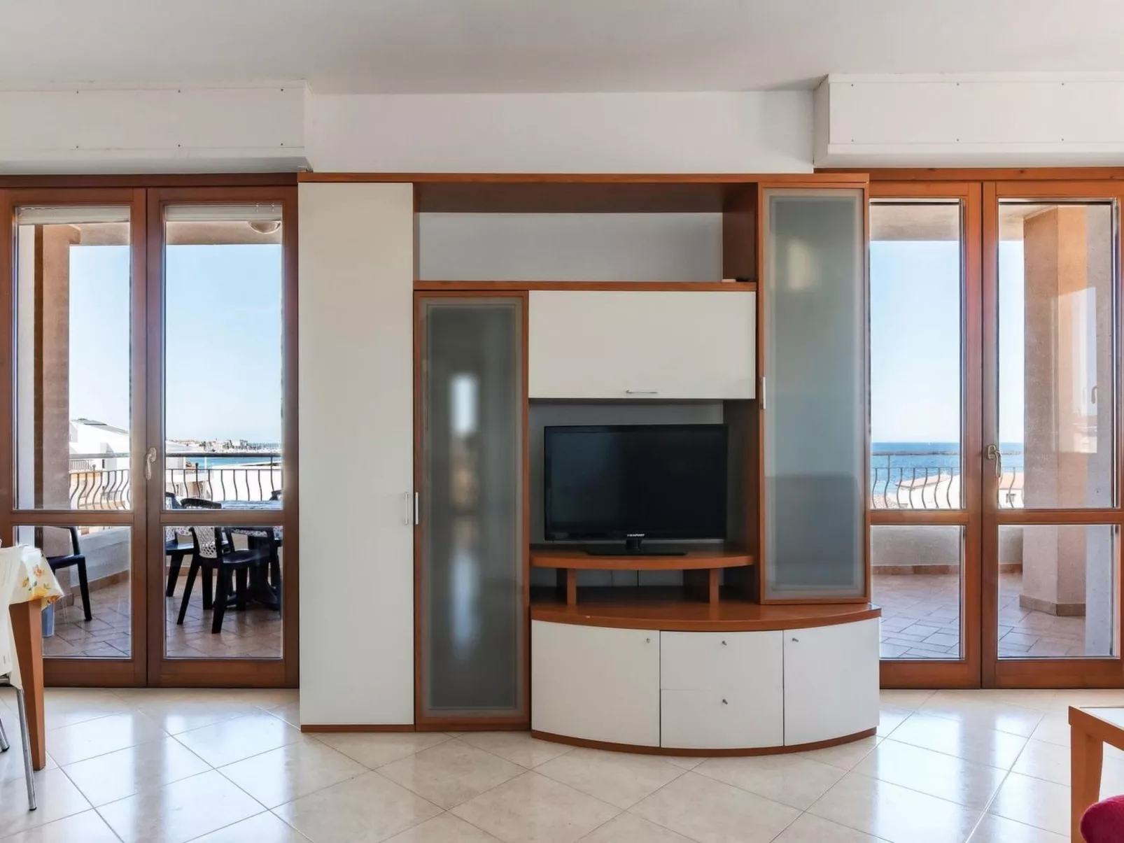 Royal-Image-tags.info