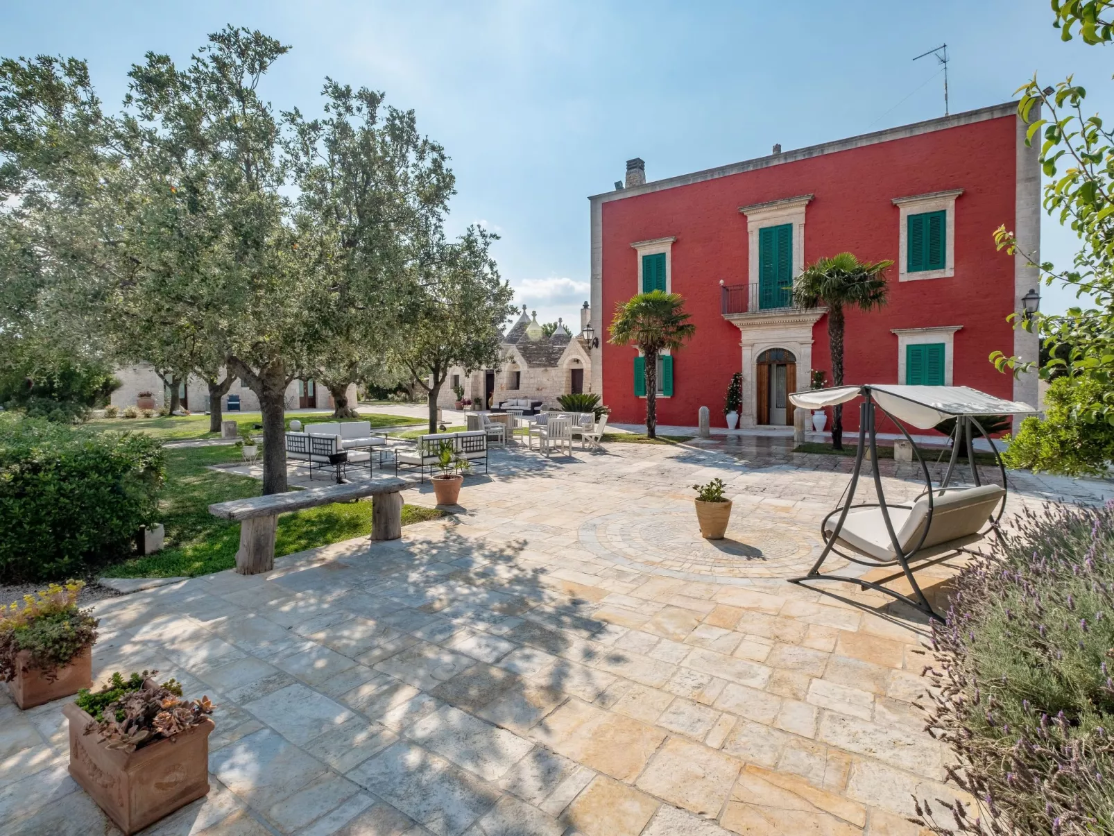 Rundes Steinhaus 'Palmento' mit Schwimmbad-Buiten