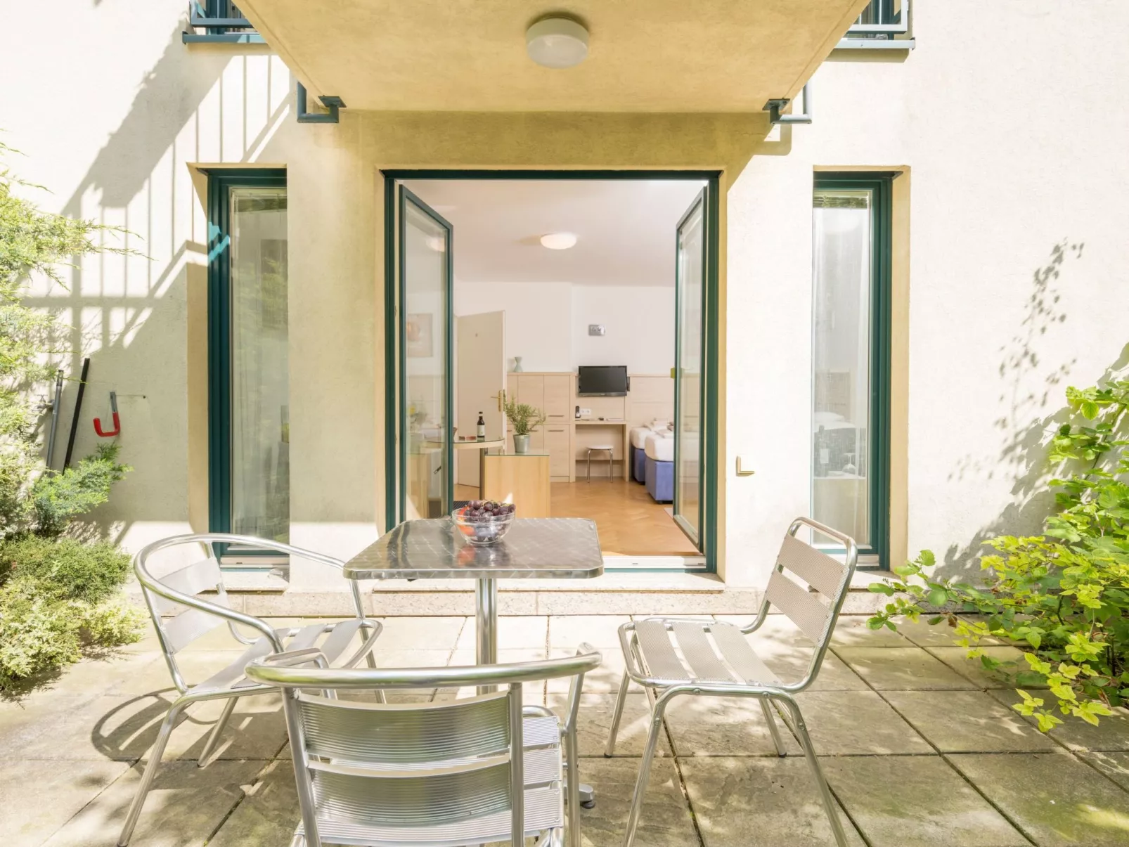 Studioappartement mit kleinem Garten und Terrasse-Binnen