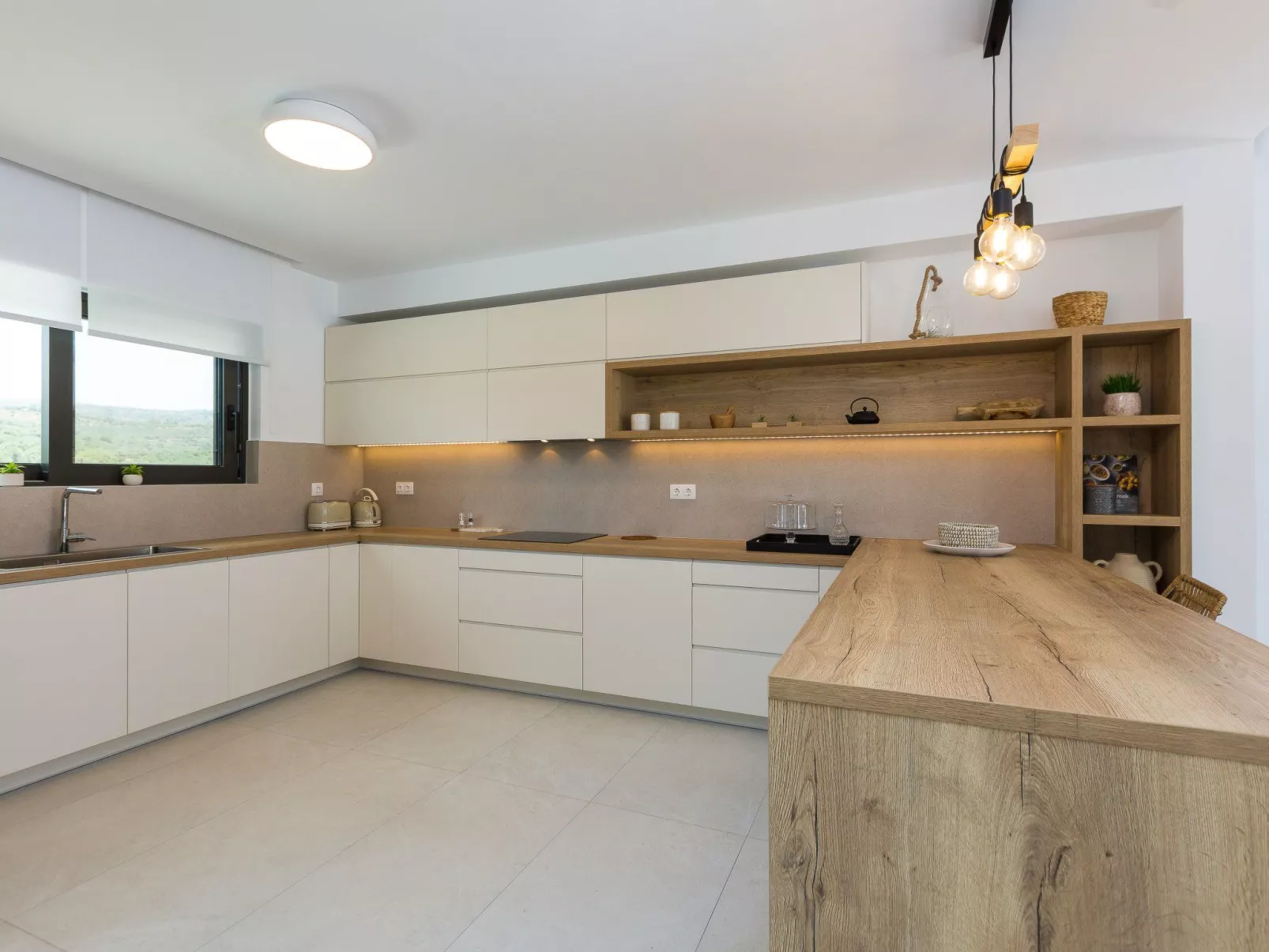 Elegante Villa mit beheiztem Pool und fantastischer Aussicht-Image-tags.info