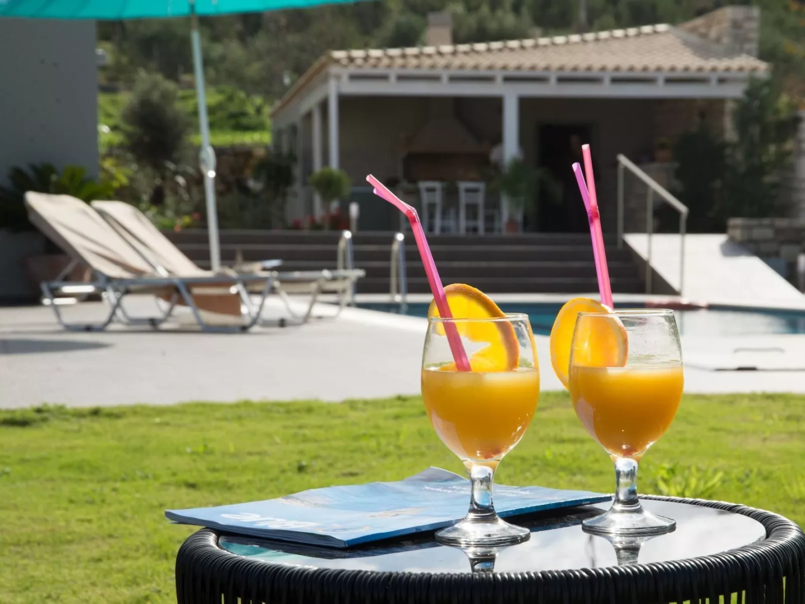 Familienvilla mit Panoramapool und Panoramablick-Buiten