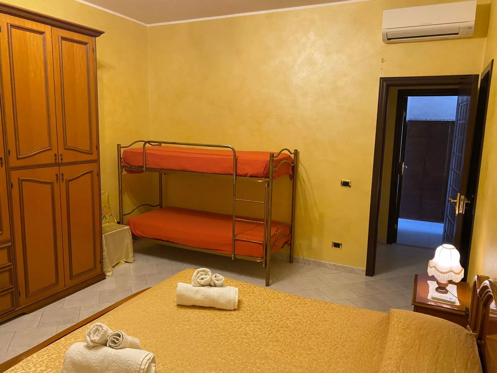 In Petacciato mit Terrasse, Grill und Garten-Binnen