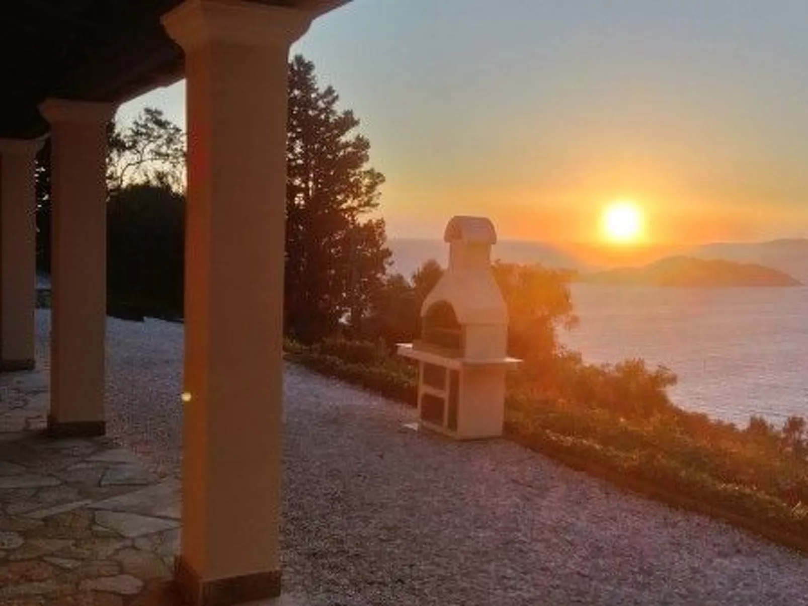 Ferienvilla mit Blick auf das Wasser-Buiten