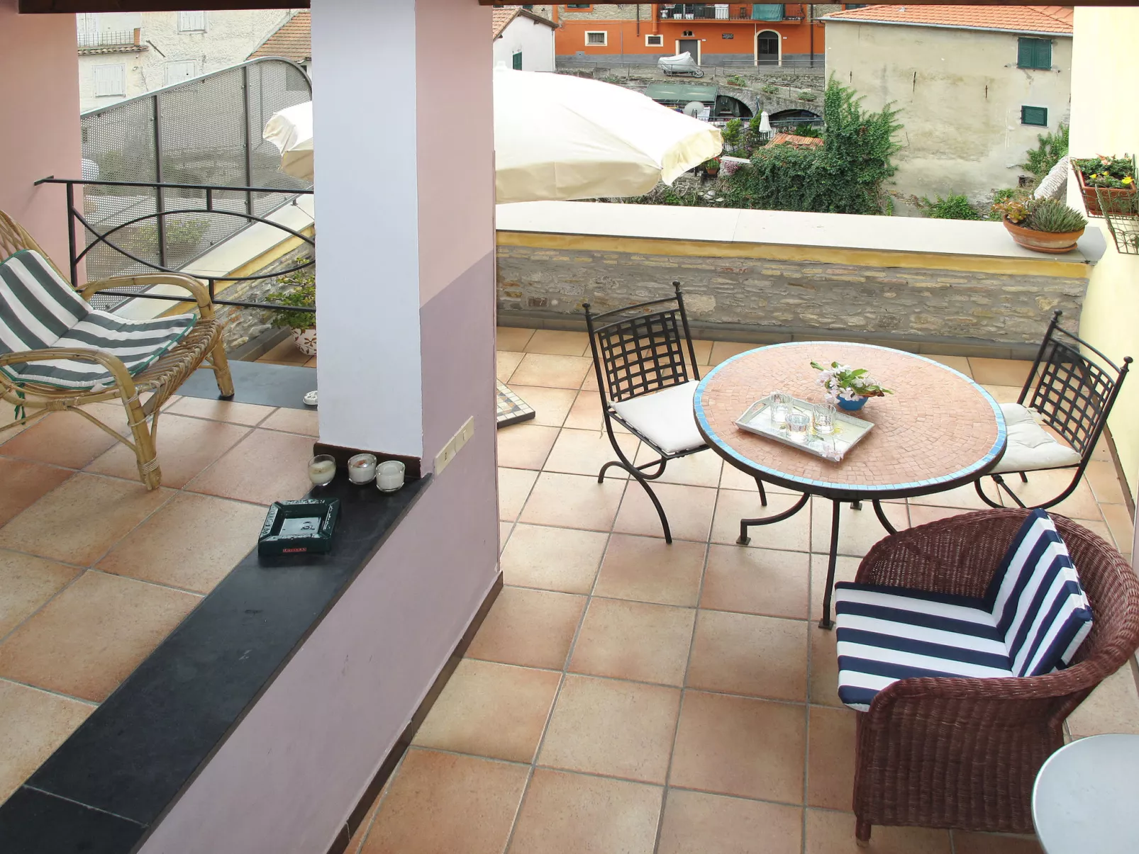 Angela (DOL100)-Buiten