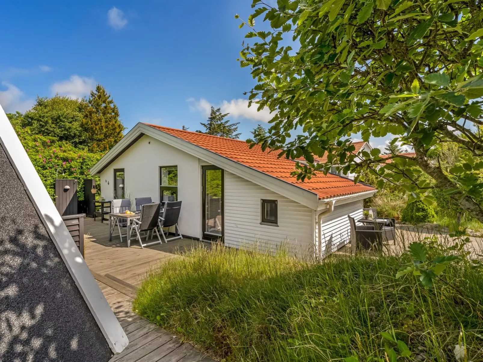 "Annemone" - 900m from the sea