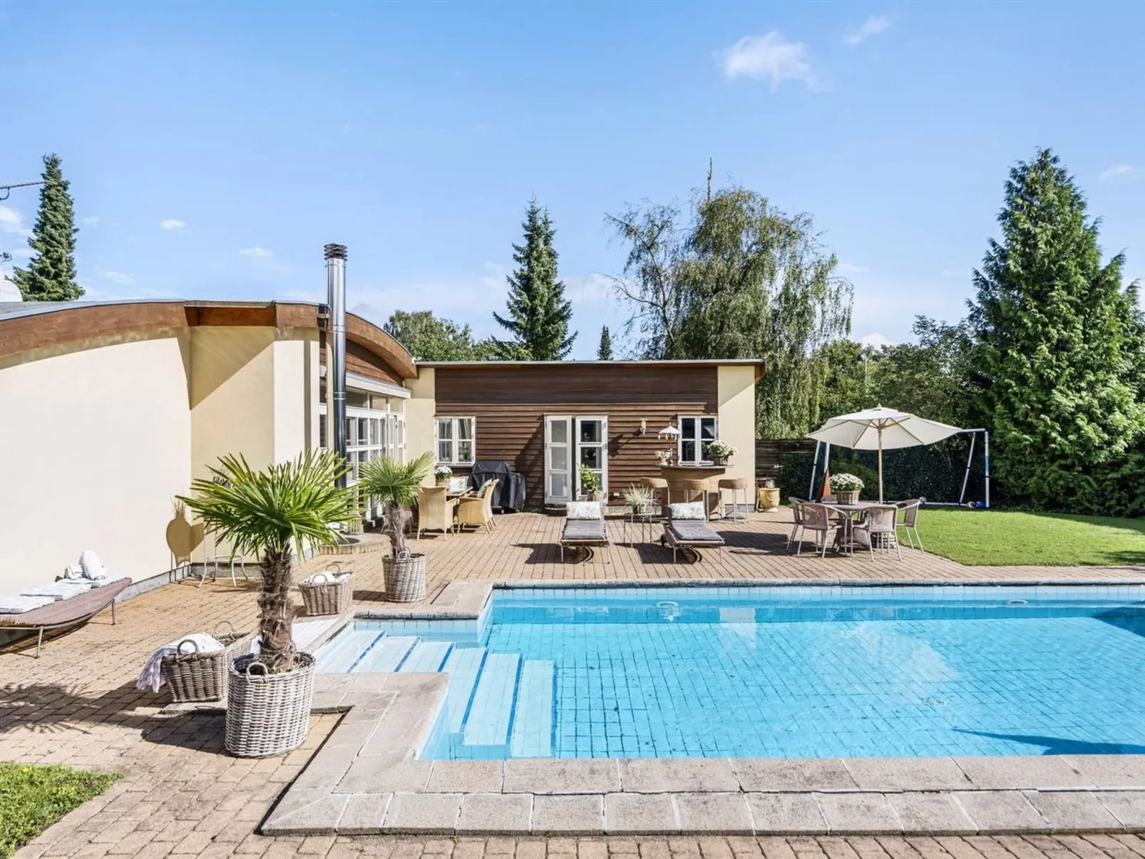 "Mads" - 1.2km from the sea