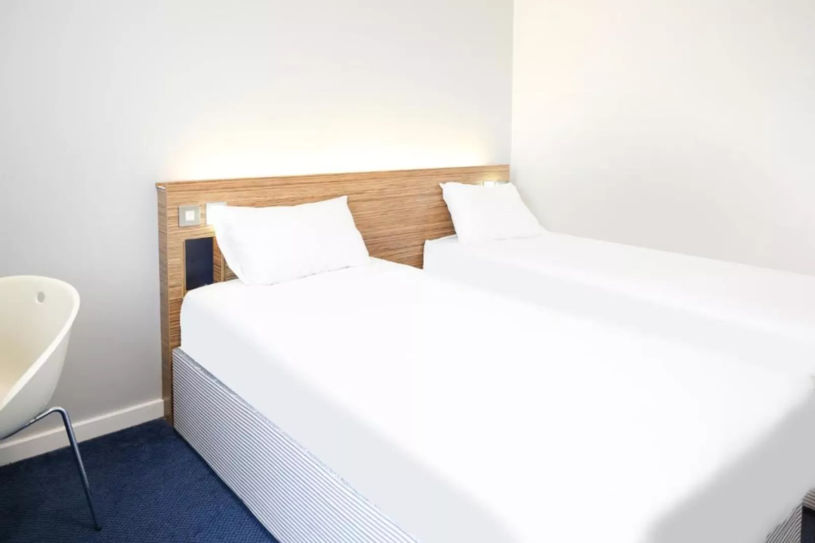 UA Twin Wet Room-Slaapkamer