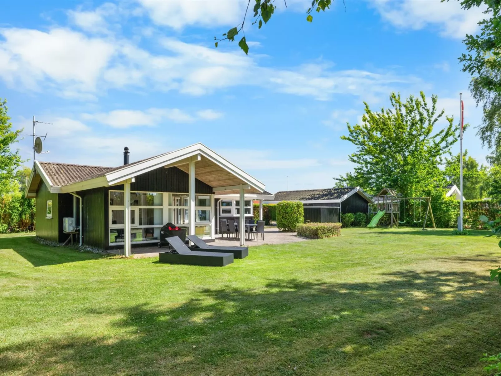 "Adser" - 275m from the sea