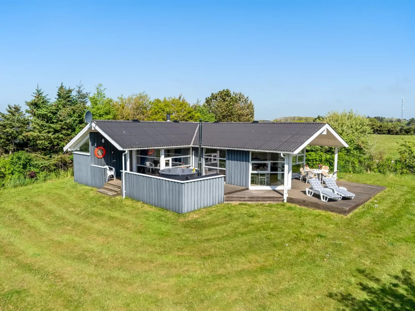 "Annvy" - 875m from the sea