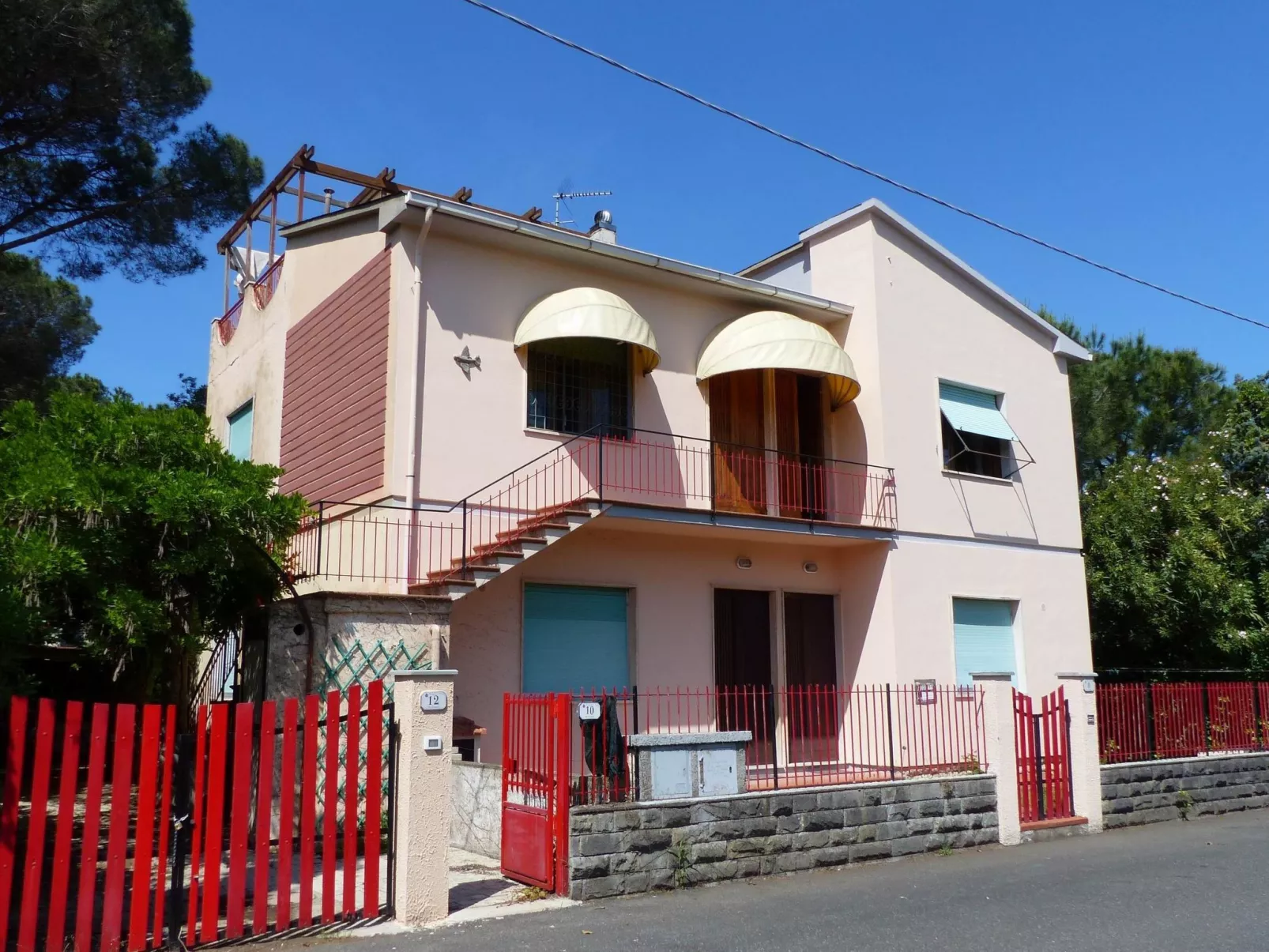 Große Wohnung in Mazzanta mit Schöner Terrasse