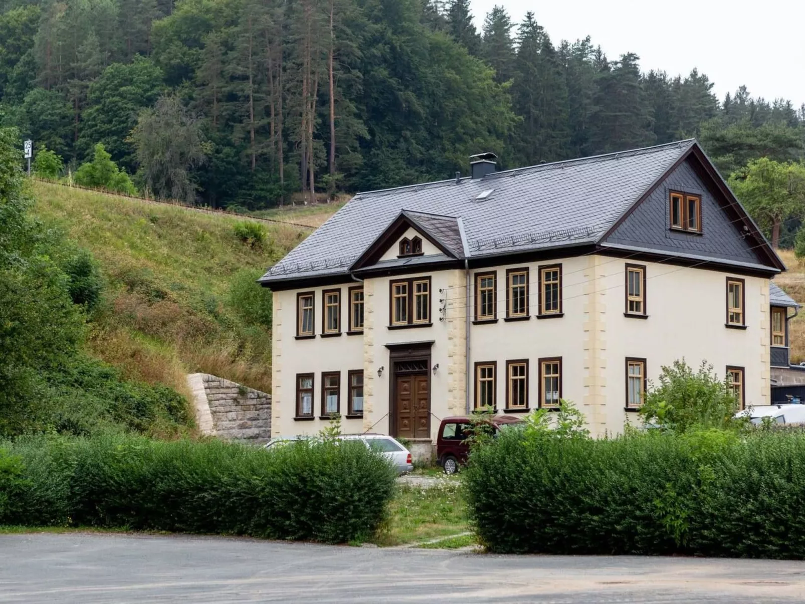 Komfortable Ferienwohnung in Paulinzella mit Großem Garten