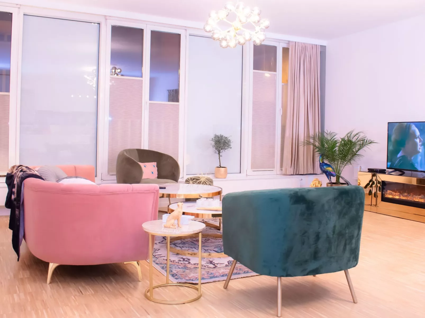 "Chic City Escape 2B"