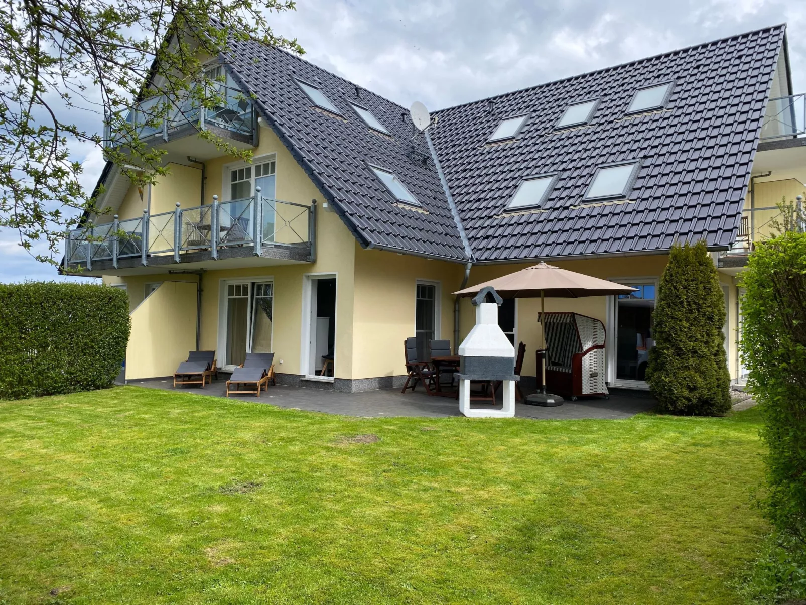 Traumhaft ruhige Ferienwohnung mit großem süd-west Garten in Strandnähe