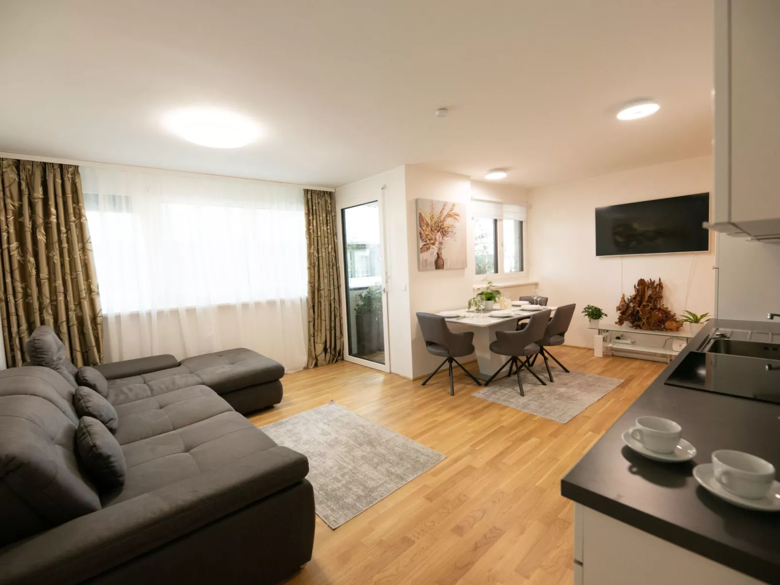 Moderne Wohnung in Kaisermühlen mit Garten und Panoramablick